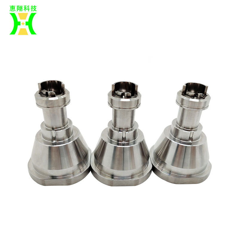 怎样选择一家好的模具乐鱼平台-乐鱼(中国)一站式服务平台
加工厂？惠翔模具(图2)