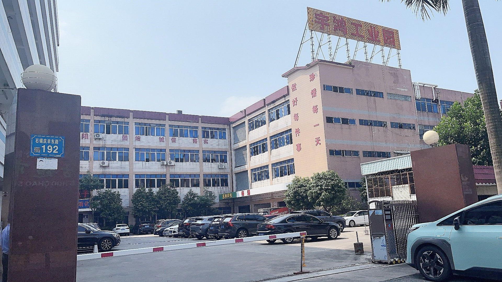 生产过程中注塑模具出现溢料的因素有什么呢？(图1)